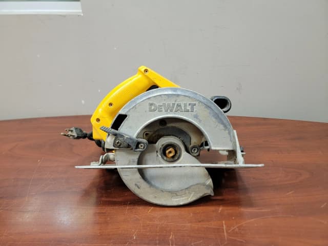 DeWalt 7-1/4 in. circular saw